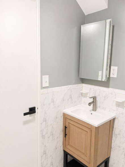 Building Photo - 35 Coit St