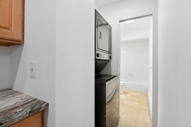 Building Photo - 113 Sussex St