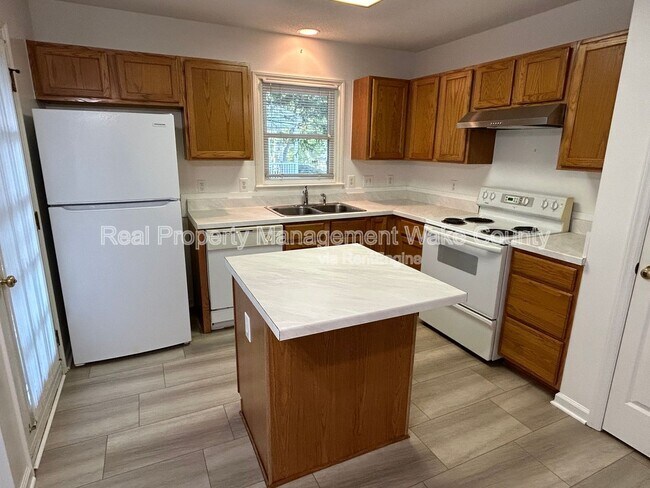 Building Photo - 1811 Kelly Glen Dr