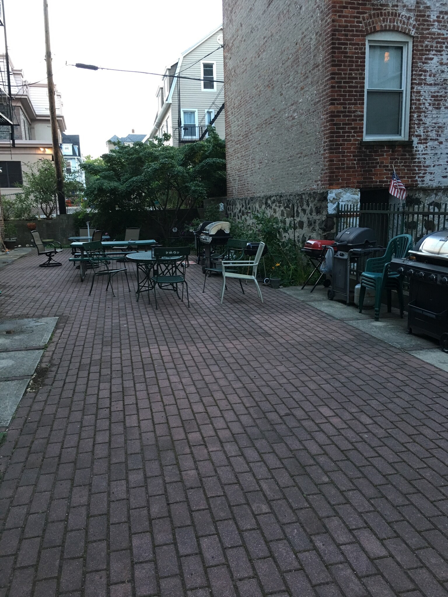 Courtyard - 1055 Boulevard E