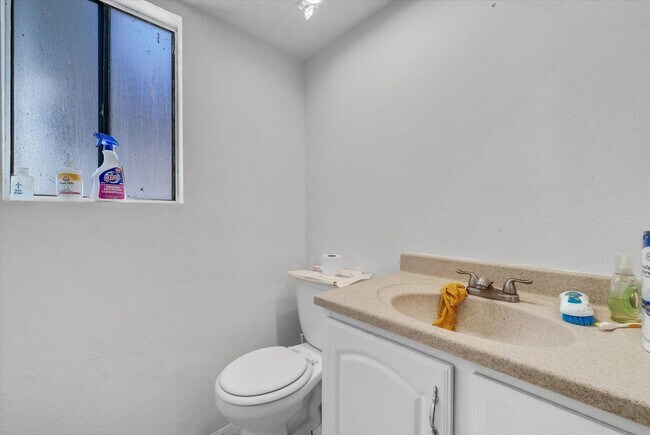 Building Photo - 5958 Quiroz Dr