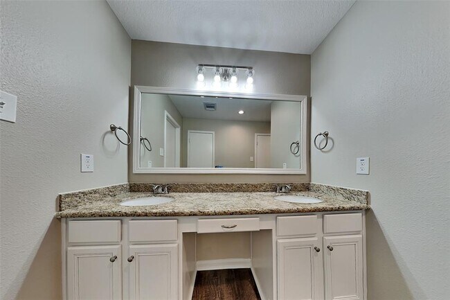 Building Photo - 7826 Spring Fern Ln