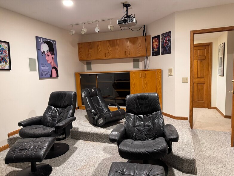 Home room Theater - 7598 Ashlind Cir