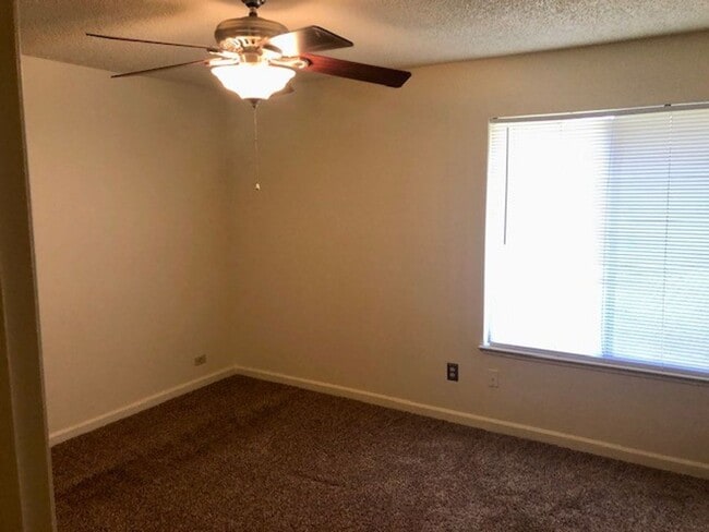 Building Photo - Cute and Sunny 3 Bedroom, 2 Bathroom Home