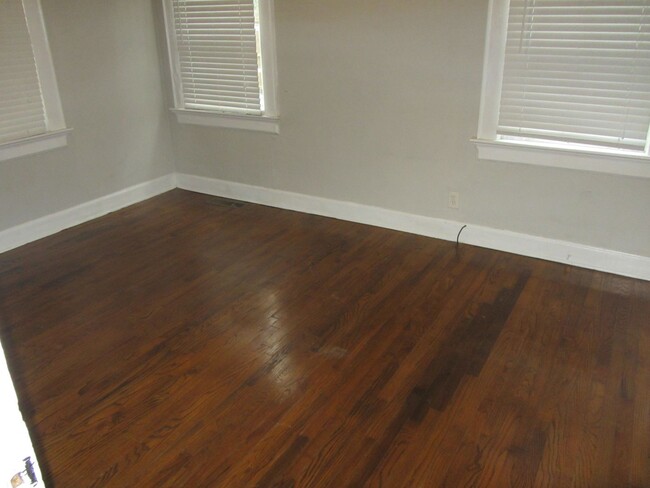 Building Photo - Charming 2 bedroom home close to St Francis!