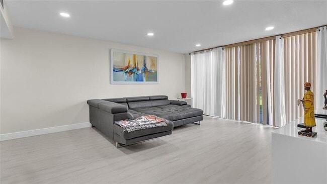 Building Photo - 4292 Deste Ct