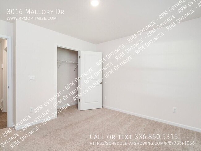 Building Photo - 3016 Mallory Dr