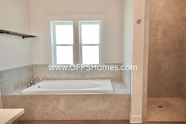 Building Photo - 4bed Home within Walking Distance to Sound