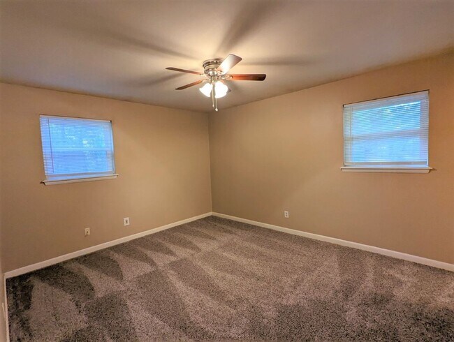 Building Photo - 1813 Hardy Dr
