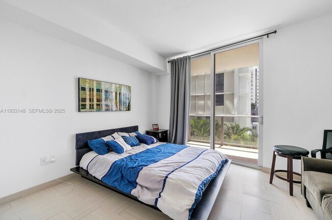 Building Photo - 1010 SW 2nd Ave