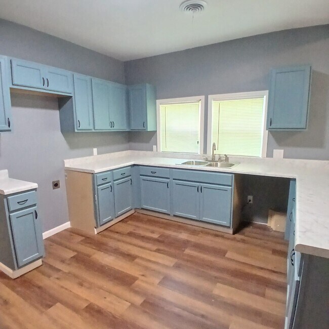 Building Photo - 949 Kney St