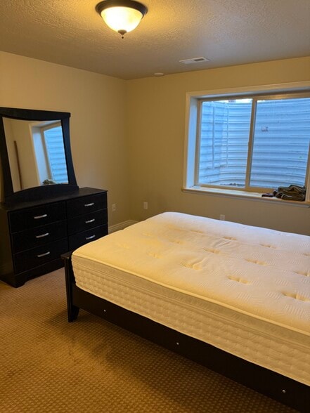 Building Photo - 1213 E St Josephs St