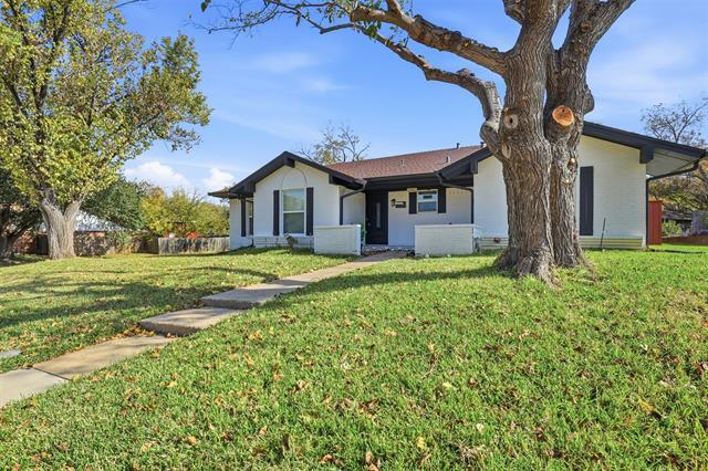 Building Photo - 1901 Wellington Dr