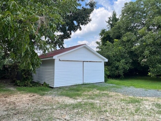 Building Photo - ~~ "Brand New" 3-bedroom 2 bath home in Bu...