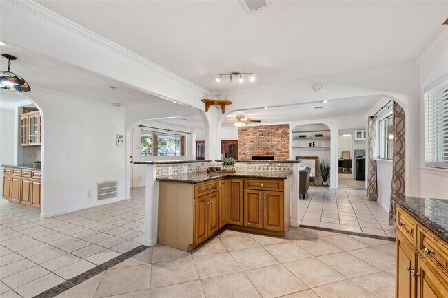 Building Photo - 9214 Bronco Dr