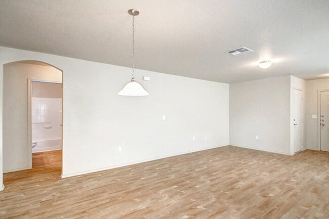 Building Photo - 7606 Cypress Vine