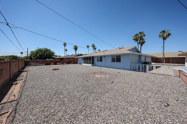 Building Photo - 11033 W Elk Ave
