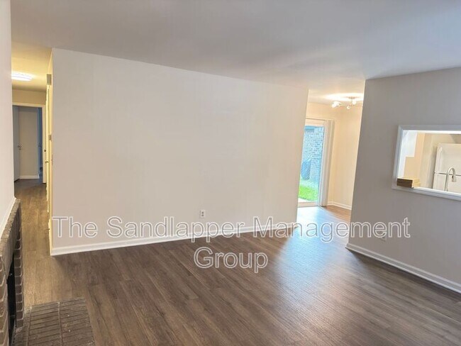 Building Photo - 186 Dorchester Manor Blvd