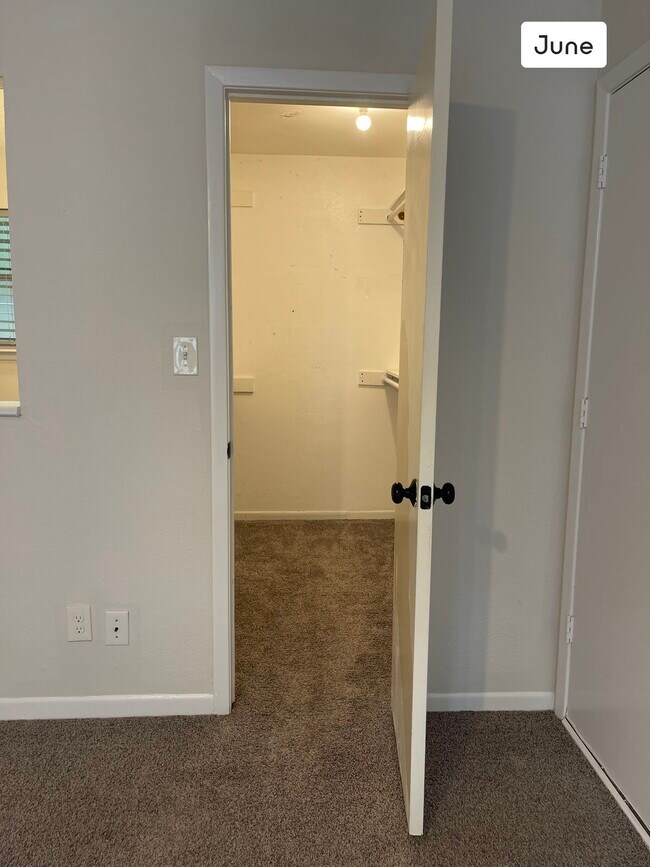 Building Photo - ROOM ONLY in 4-bed/2.0-bath Home