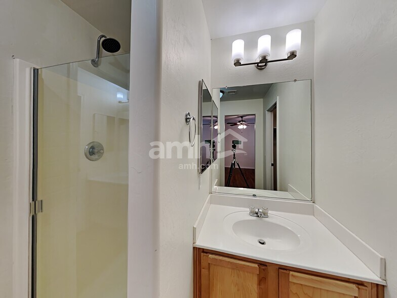 Building Photo - 1030 S 223rd Ln