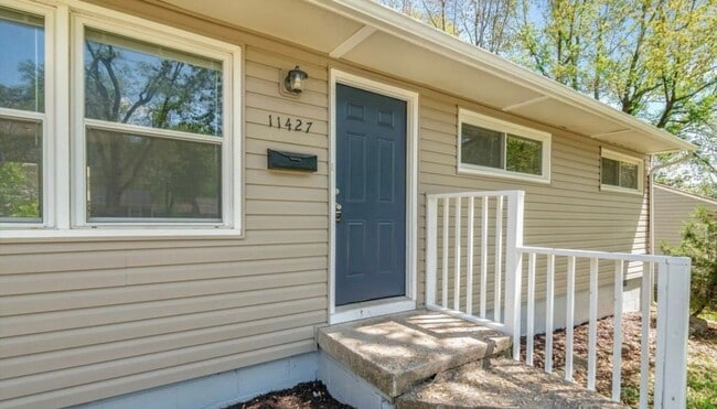Building Photo - Coming Soon! Charming 3-Bedroom Home with ...