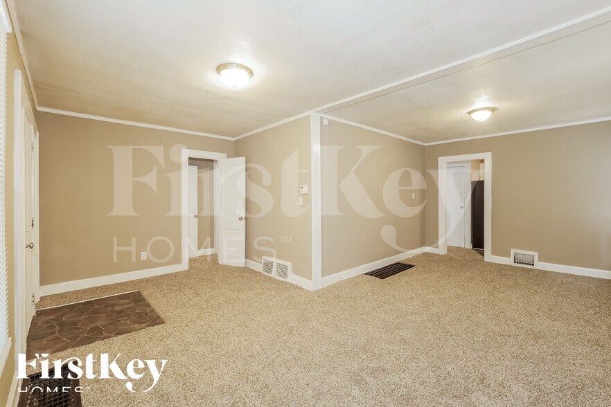 Building Photo - 6220 Tracy Ave