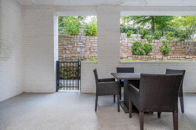 Building Photo - 1494 Red Fox Dr NE