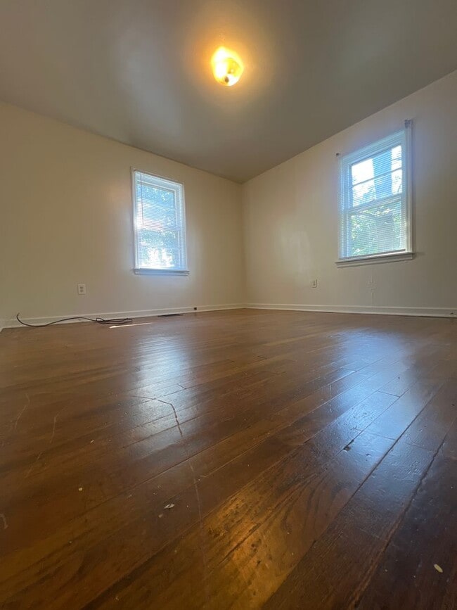 Building Photo - AVAILABLE FEBRUARY 2026 TILL JULY 2026