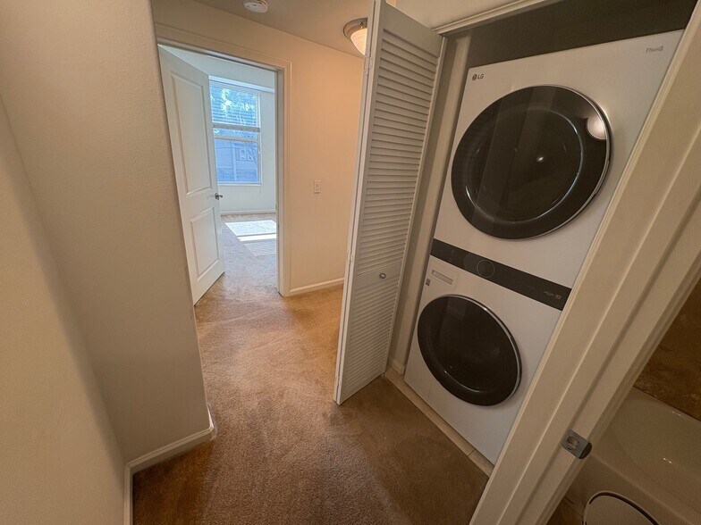 In-home Laundry - 128 N Oak Knoll Ave