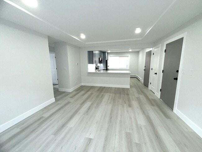 Building Photo - 6747 N Olmsted Ave