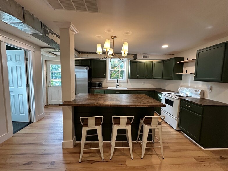 Building Photo - 4529 Golf Park Dr