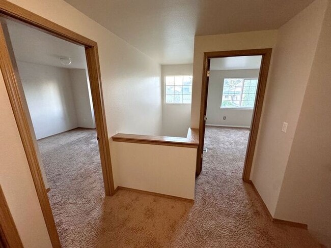 Building Photo - Nice 4 bedroom, 2.5 bath two story home in English Ridge, Puyallup!!