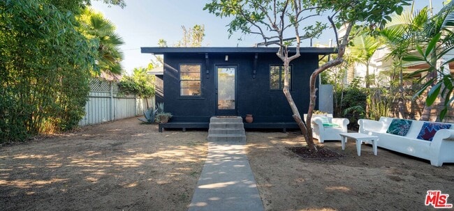 Building Photo - 947 Amoroso Pl