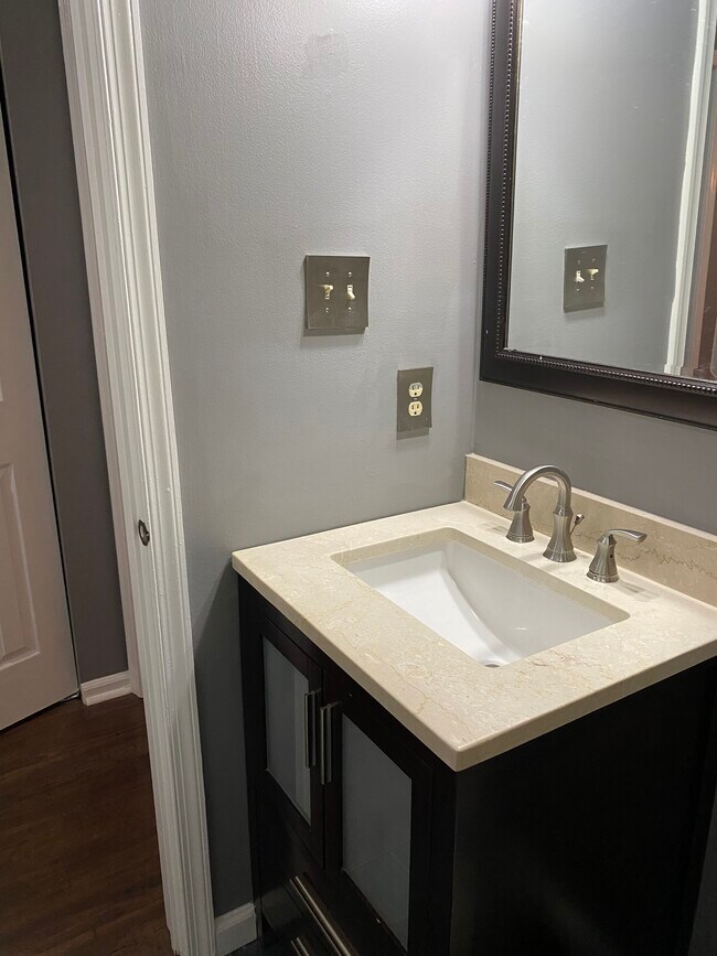 Building Photo - 425 Atlanta Ct