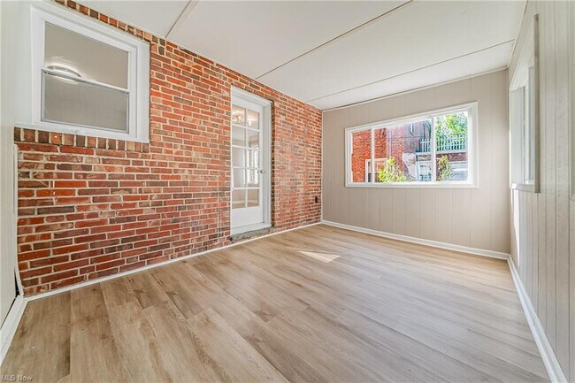 Building Photo - 440 E 250th St