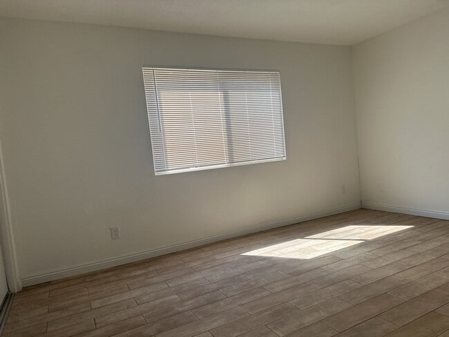 Building Photo - 2 Bedroom 1 Bath Home at the End of a Culd...