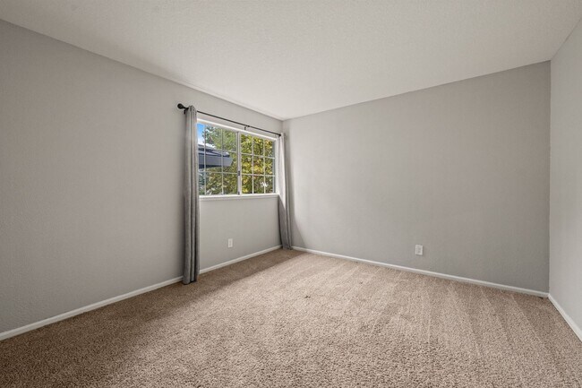 Building Photo - Luxury 4-Bedroom Home with Designer Upgrad...