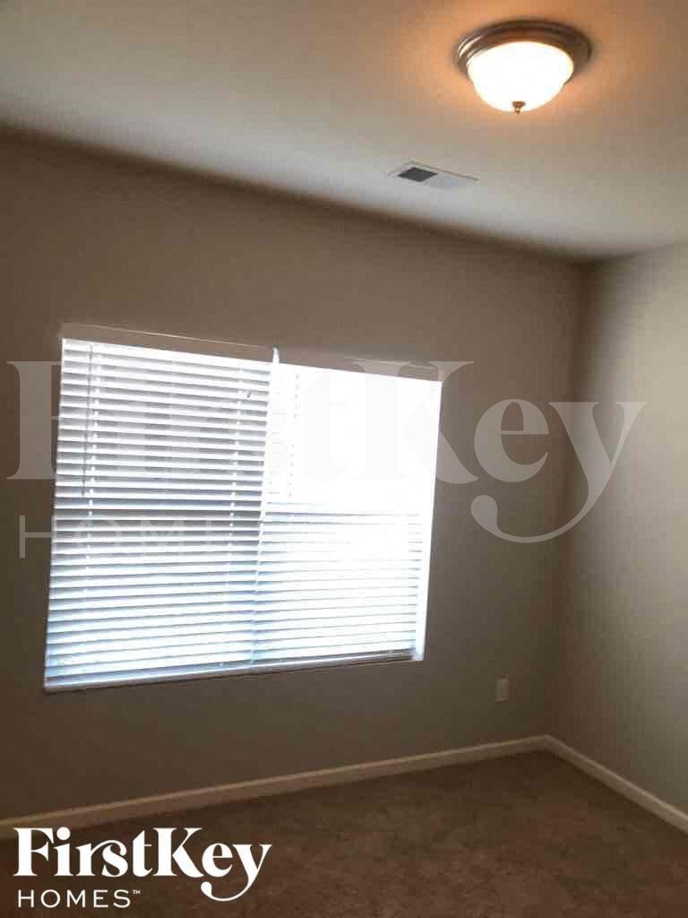 Building Photo - 5037 Bella Ct