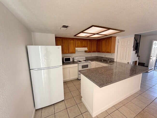 Building Photo - 1705 W N Bear Creek Dr
