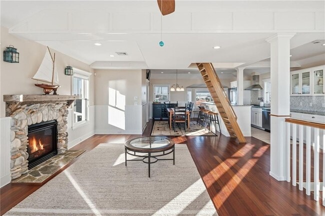 Building Photo - 246 Sand Hill Cove Rd