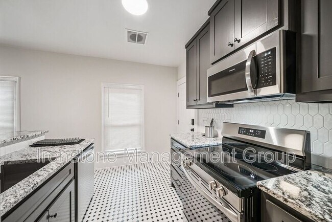 Building Photo - 1435 S Peoria Ave