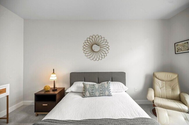 Building Photo - 1905 N Water St