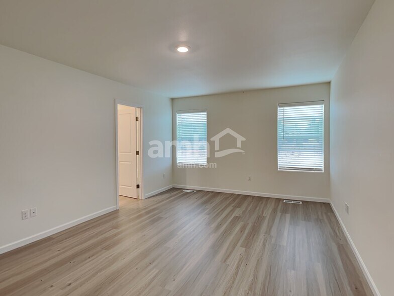 Building Photo - 1307 W 15th Ave