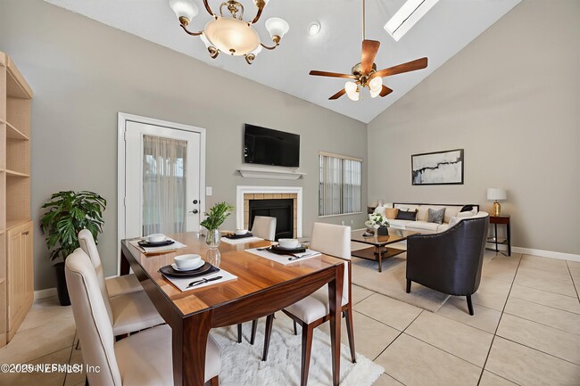 Building Photo - 3945 Oak St