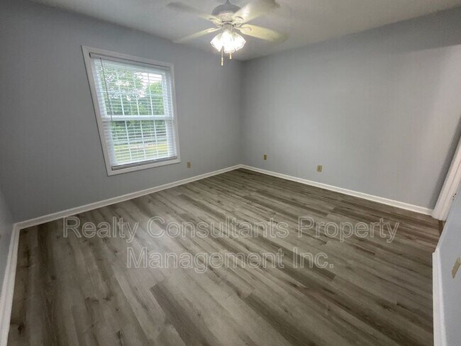 Building Photo - 7117 W Friendly Ave