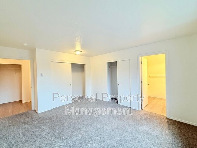 Building Photo - 3412 NE 66th Ave