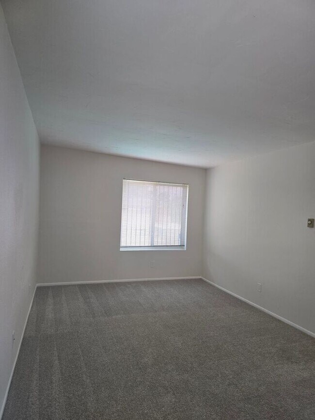 Building Photo - 1/2 MONTH FREE ON 12 MONTH LEASE AND MOVE ...