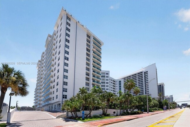 Building Photo - 5001 Collins Ave