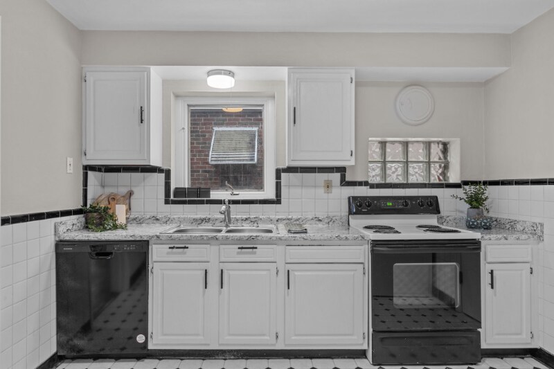 Building Photo - 5708 Potomac St