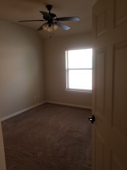 Building Photo - 552 Palomino Way